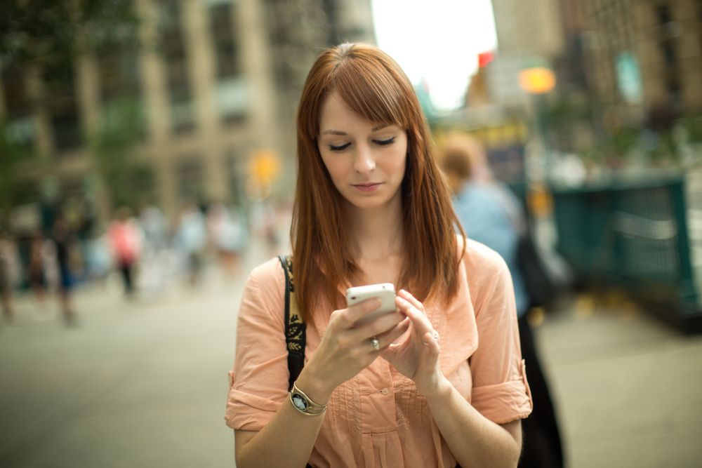 girl on iphone